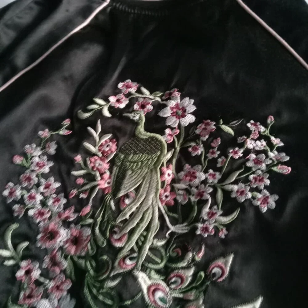 Suzy Shier Black and Pink Bomber Jacket with Embroidered Patch Confort and style - Picture 10 of 11